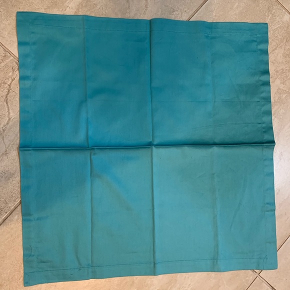 NEW Crate and Barrel 4 dinner napkins - Picture 6 of 6